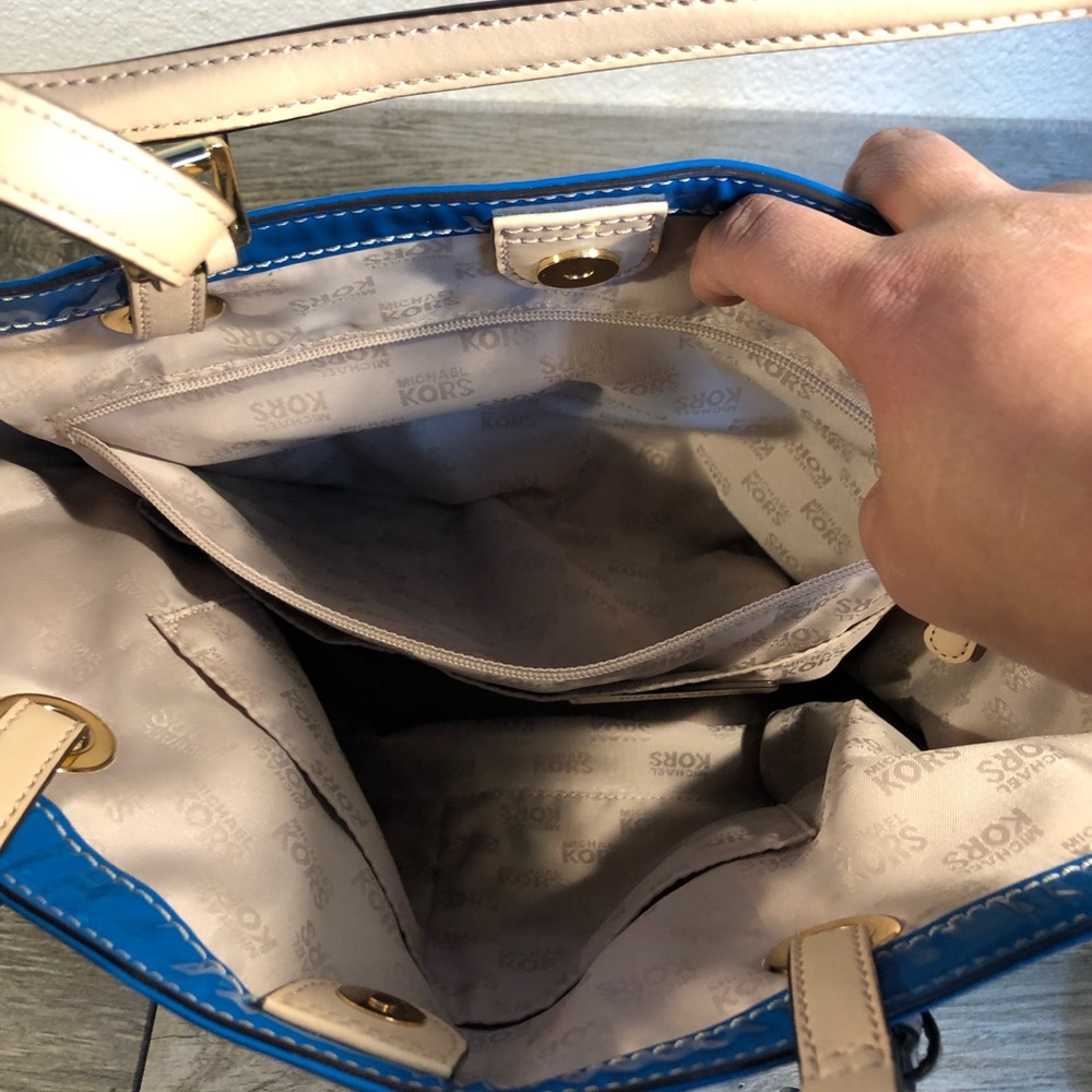 MICHAEL KORS PATENT TOTE - Picture 5 of 7